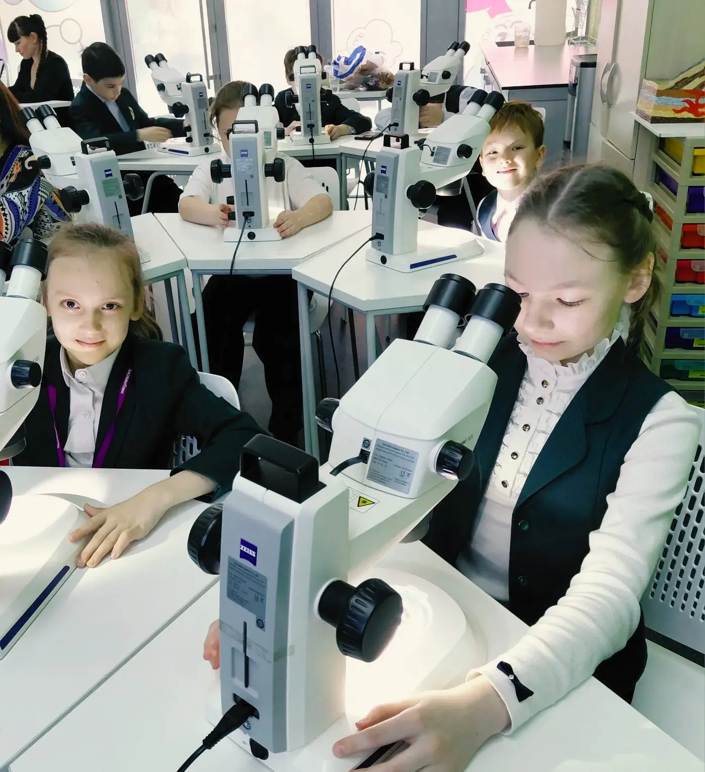 #НачальнаяШкола | Музеи, театры и морские приключения 🎒  🍀 3 «М» — в библиотеку за историей района У