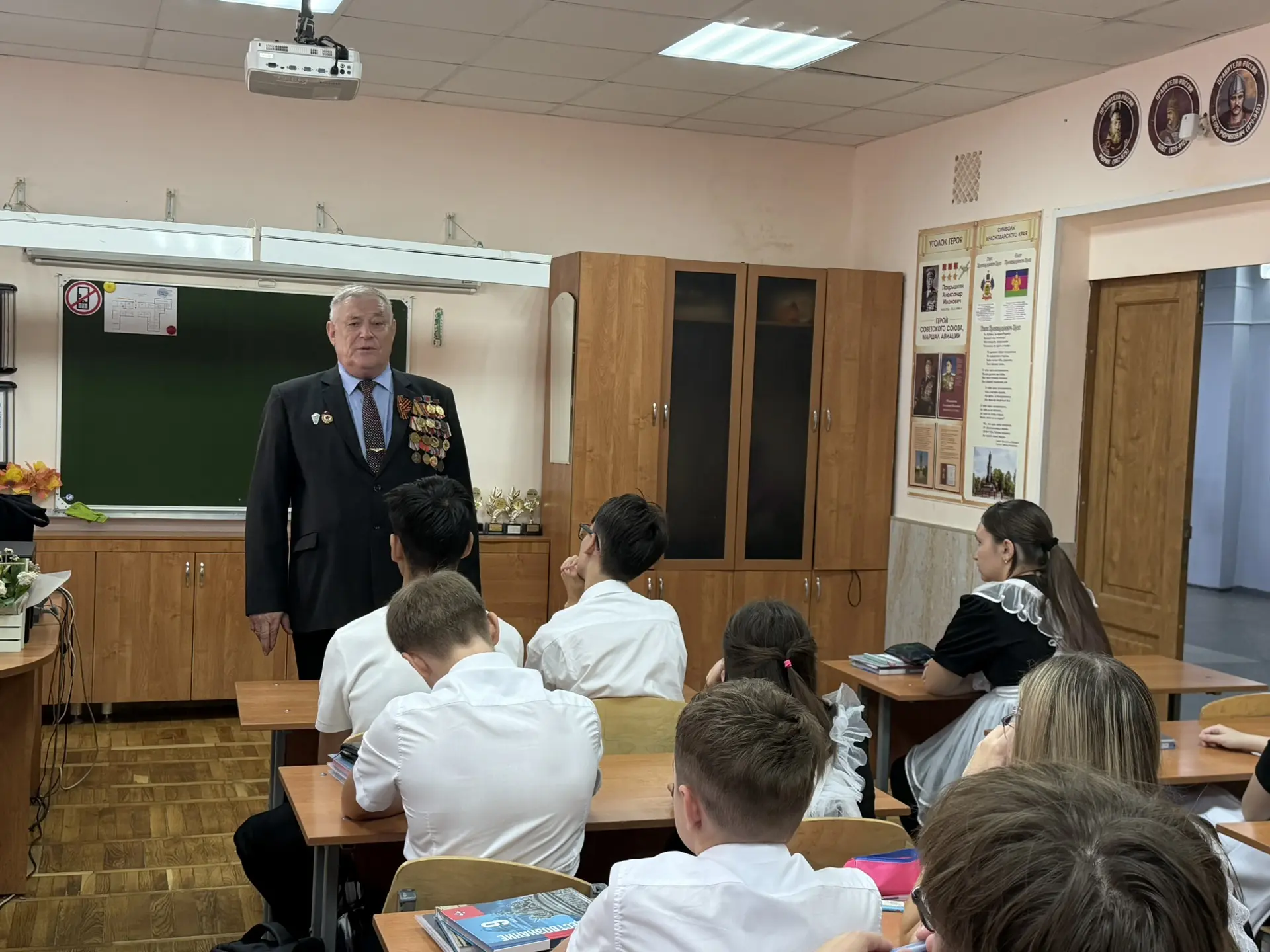 🇷🇺 Урок мужества в школе №7: Диалог поколений