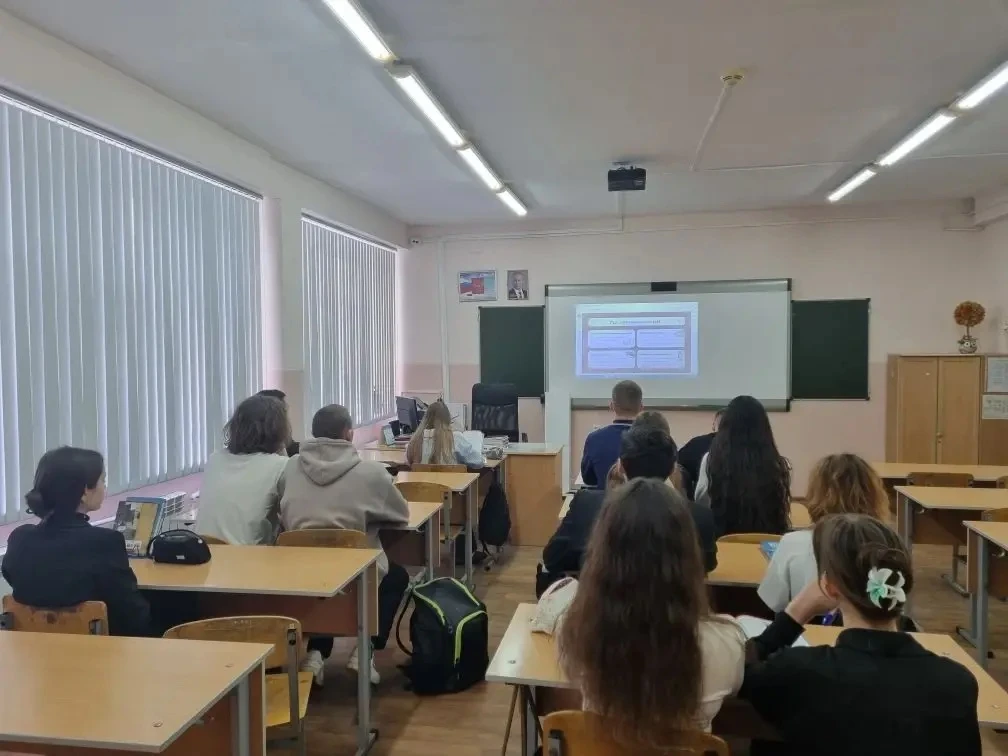 🔔 Тематический урок «Тёмная сторона ИИ»  24 марта в нашей школе прошёл тематический урок, посвящённы