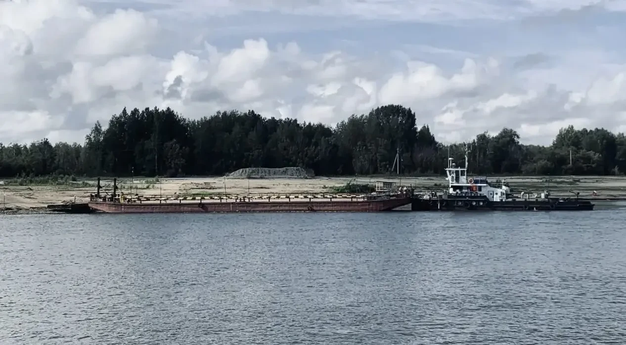 Уровень воды в главной водной артерии региона реке Обь, по данным наблюдений на 28 авгу...
