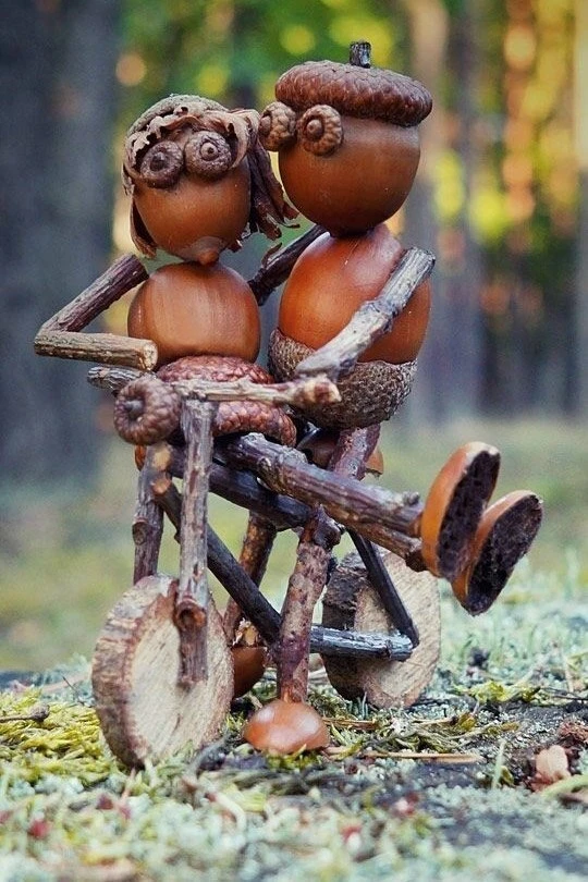 Забавные поделки из желудей