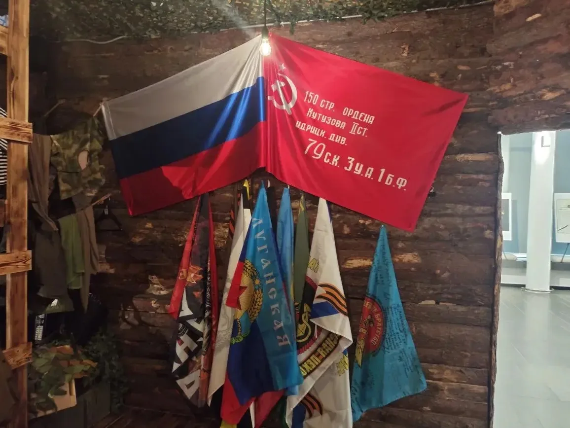 Экскурсия в музей СВО  В пятницу ученики 11Б класса посетили музей СВО. Ребятам показали экспозицию 