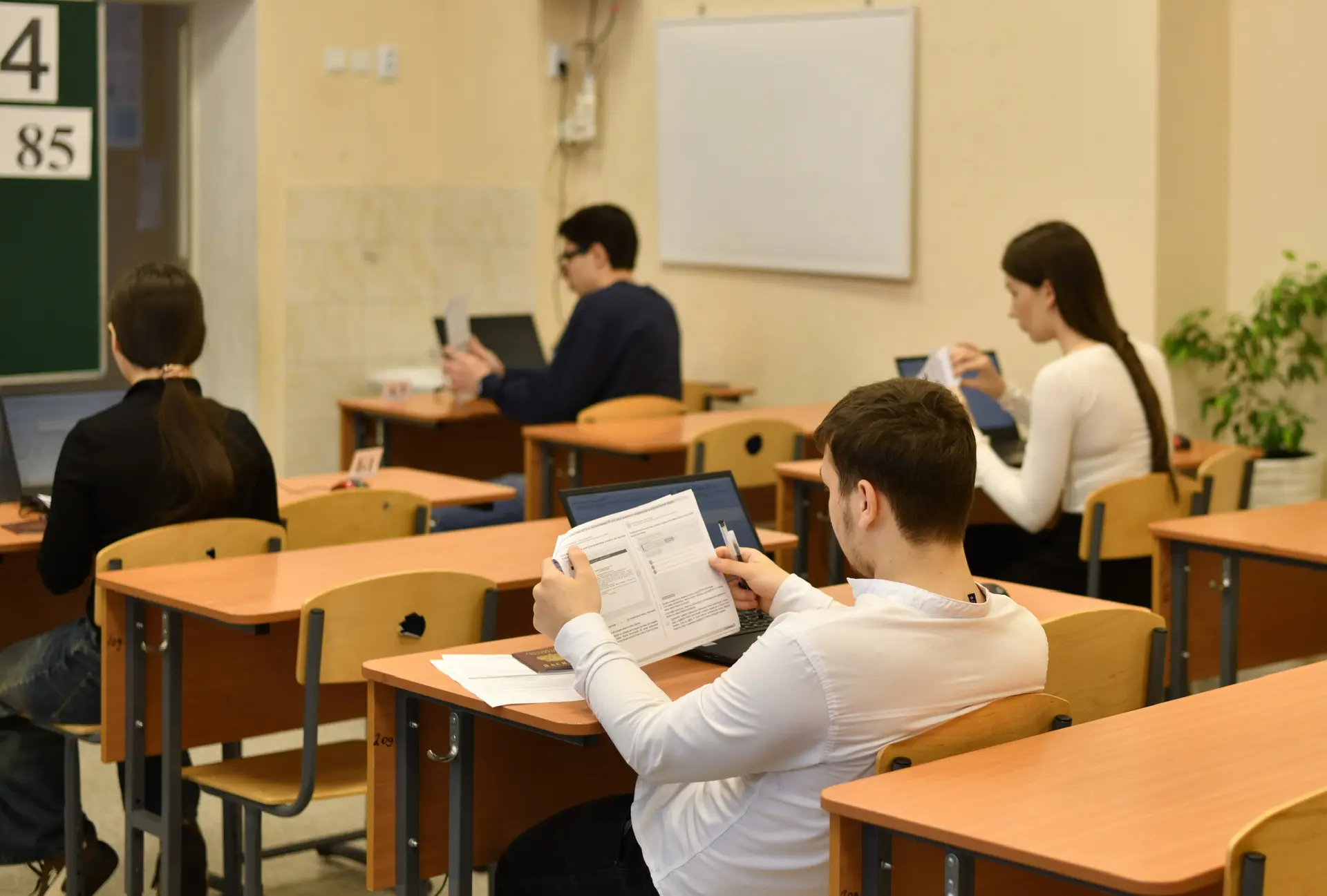 В столице Адыгеи прошла тренировка для подготовки к ЕГЭ по информатике  Сегодня 84 учащихся 11 класс