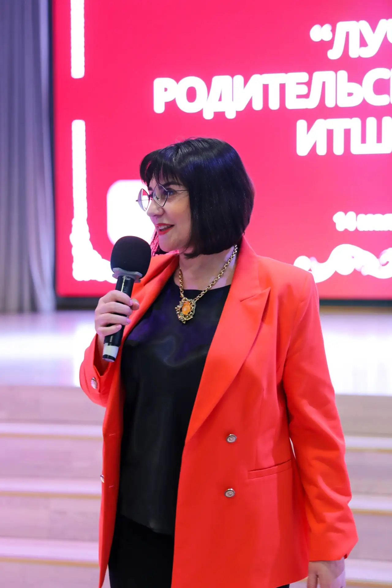 📌 Альбом с фотографиями  Лучшие из лучших: родительские комитеты вышли на сцену 💫  Сегодня в ИТШ №77