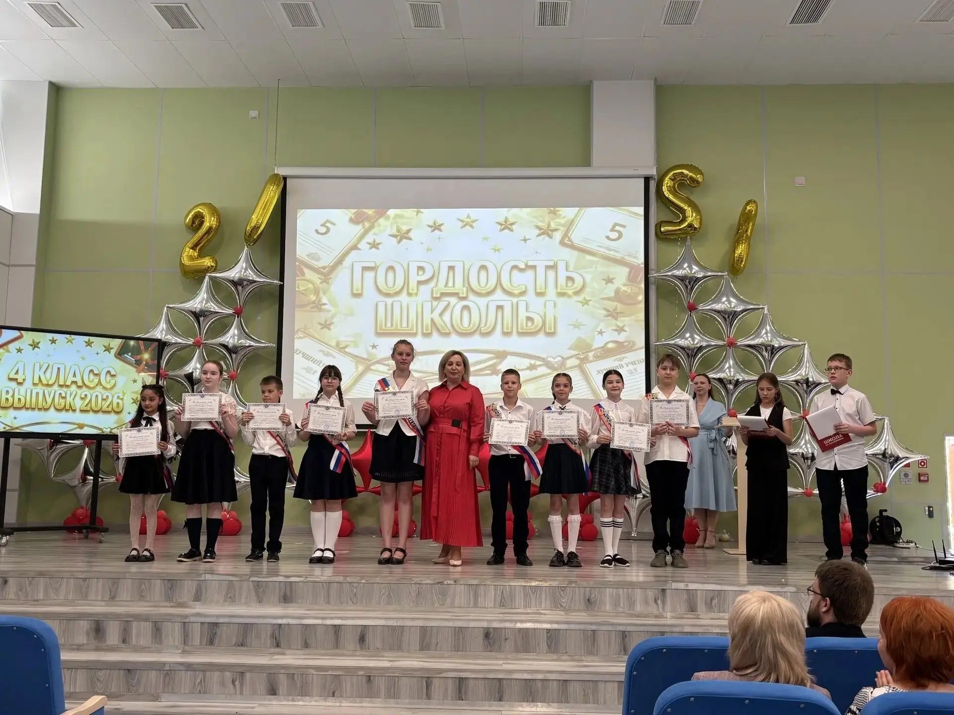 🍃 ПРОЩАЙ, НАЧАЛКА! ЗДРАВСТВУЙ, БОЛЬШАЯ ЖИЗНЬ! 🎓✨ Сегодня в школе «Корнеева» особенная тишина... Кото
