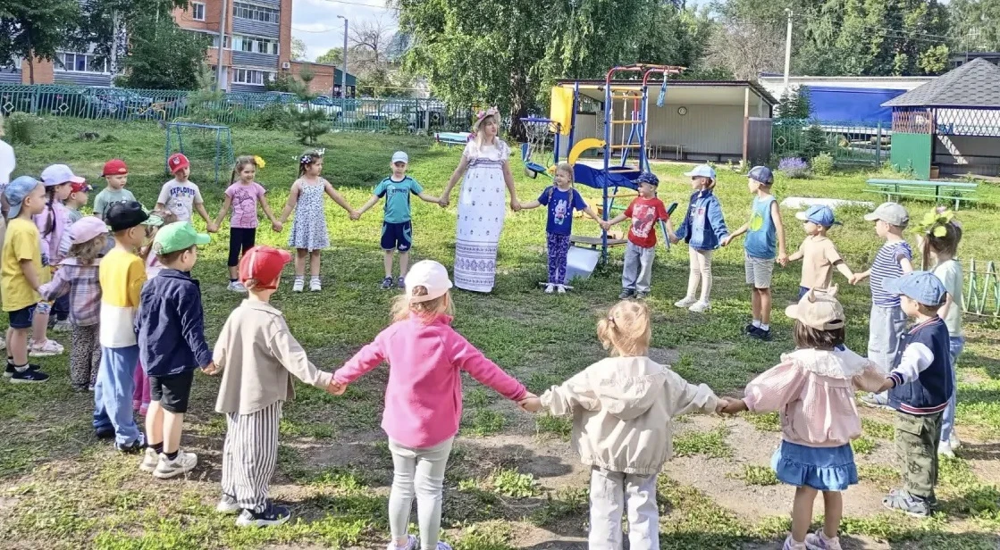Сегодня в нашем детском саду прошел праздник Ивана Купала.
Дети отправились в увлекательное приключе