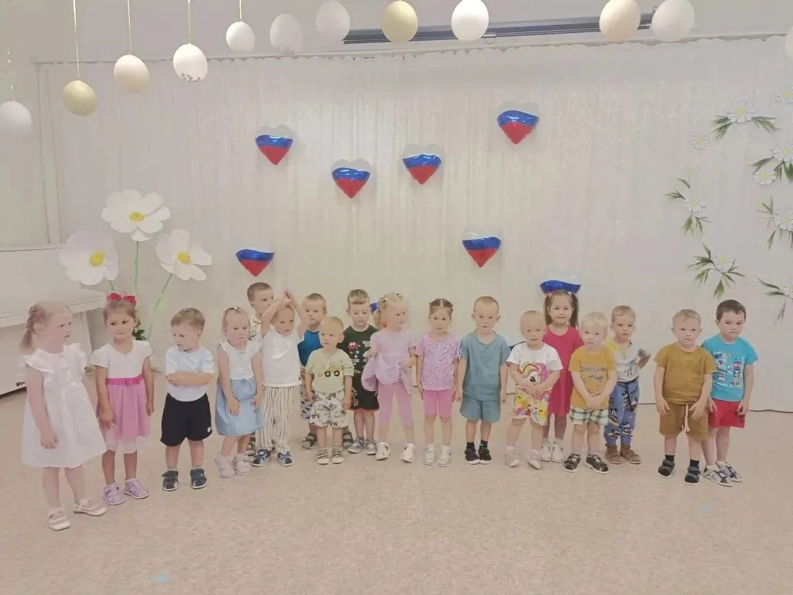 🇷🇺Что может быть ярче российского триколора? Улыбки наших детей!

В честь Дня России наша младшая 