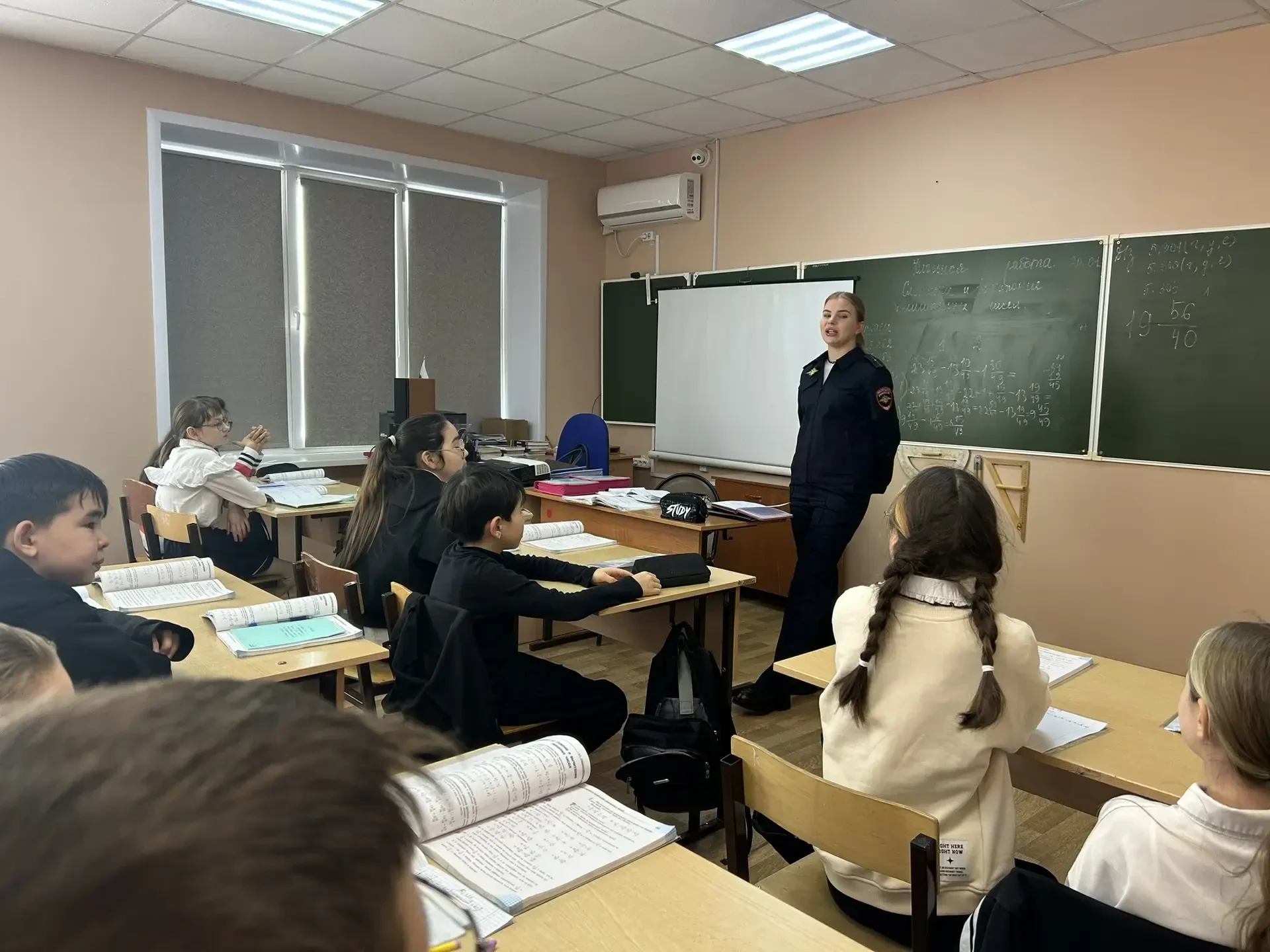 Очередная тематическая встреча прошла в лицее в рамках проведения профилактической работы. Беседу с 