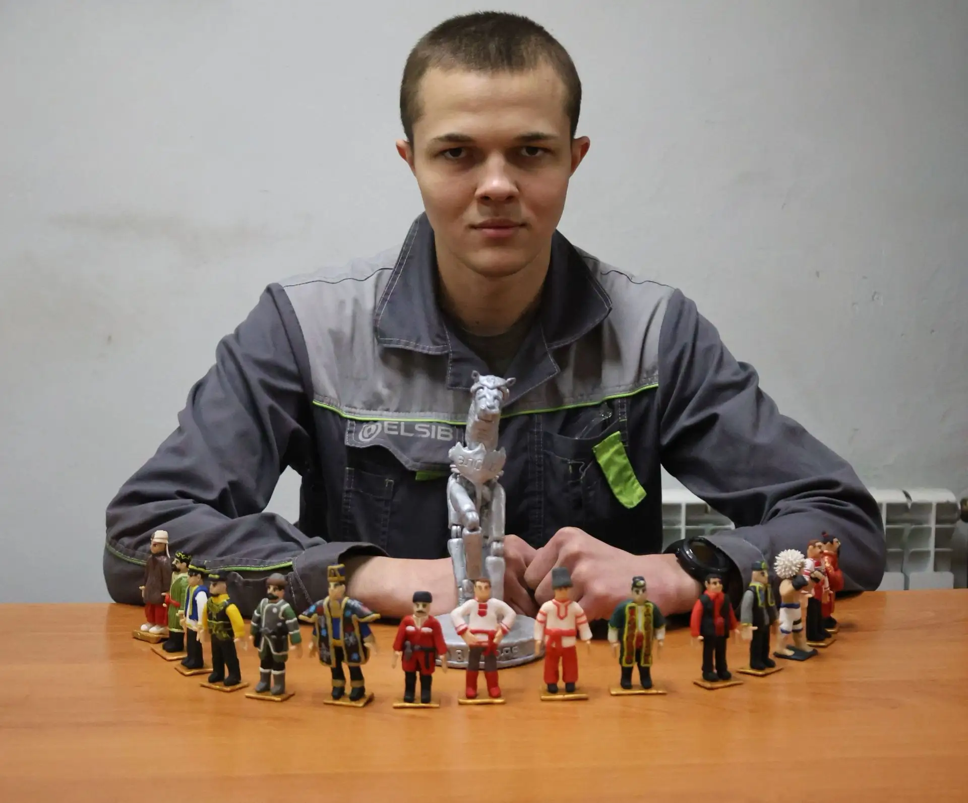 От станка к искусству! ⚙️🎨

Днём Захар Тишков — фрезеровщик 2 разряда, но когда смена заканчивается