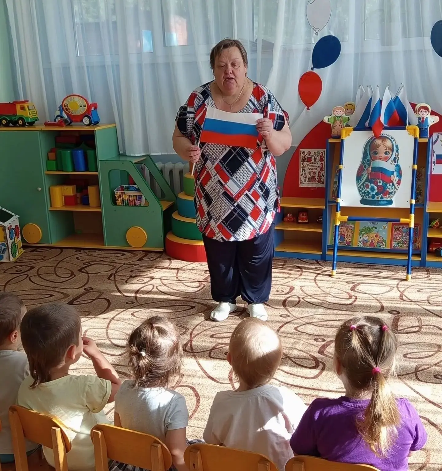 🇷🇺 День флага у малышей группы "Вишенка":первые шаги к любви к Родине!Через игру дети...