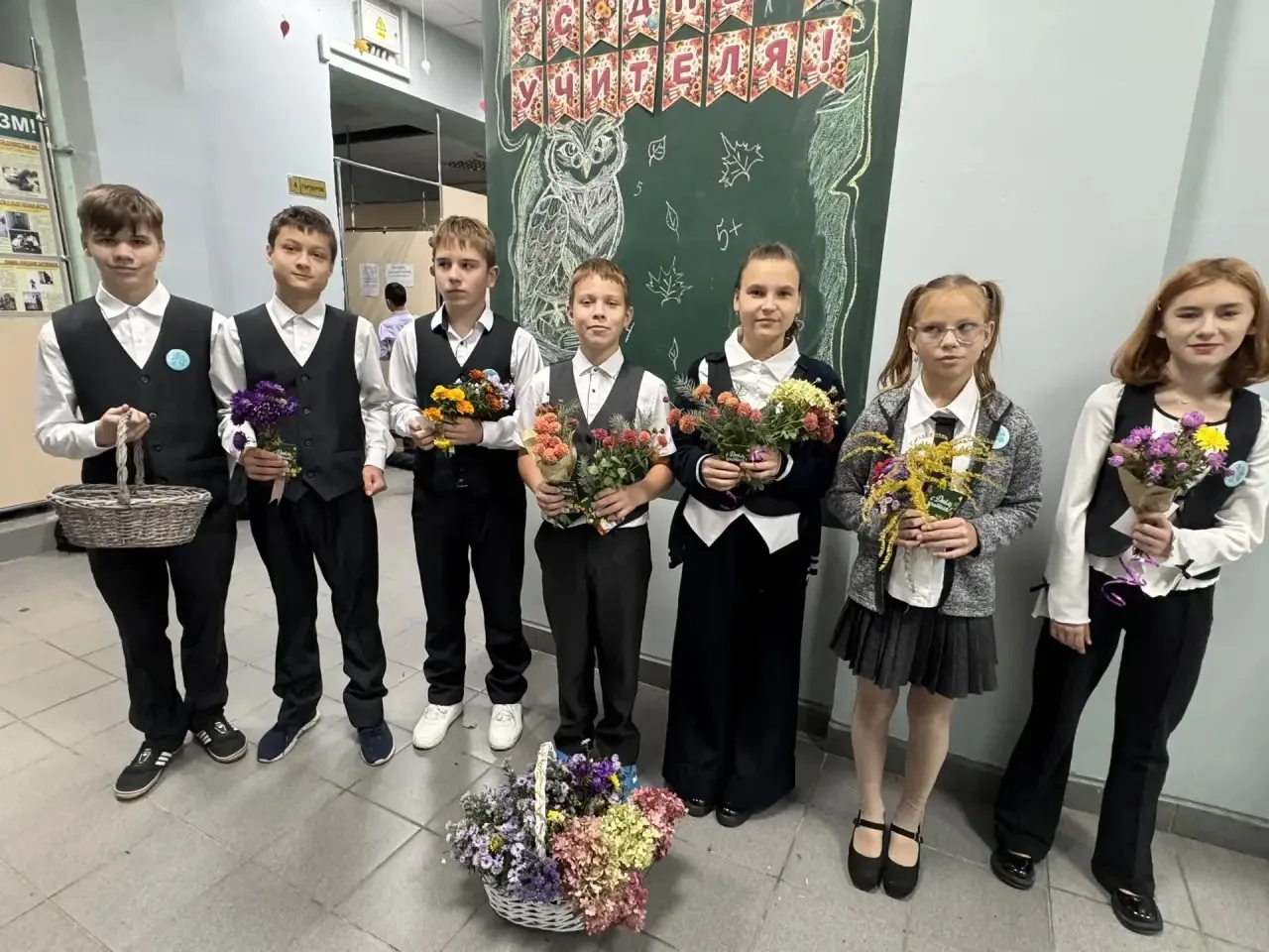 Утро в лицее началось с акции «Спасибо вам, учителя!»