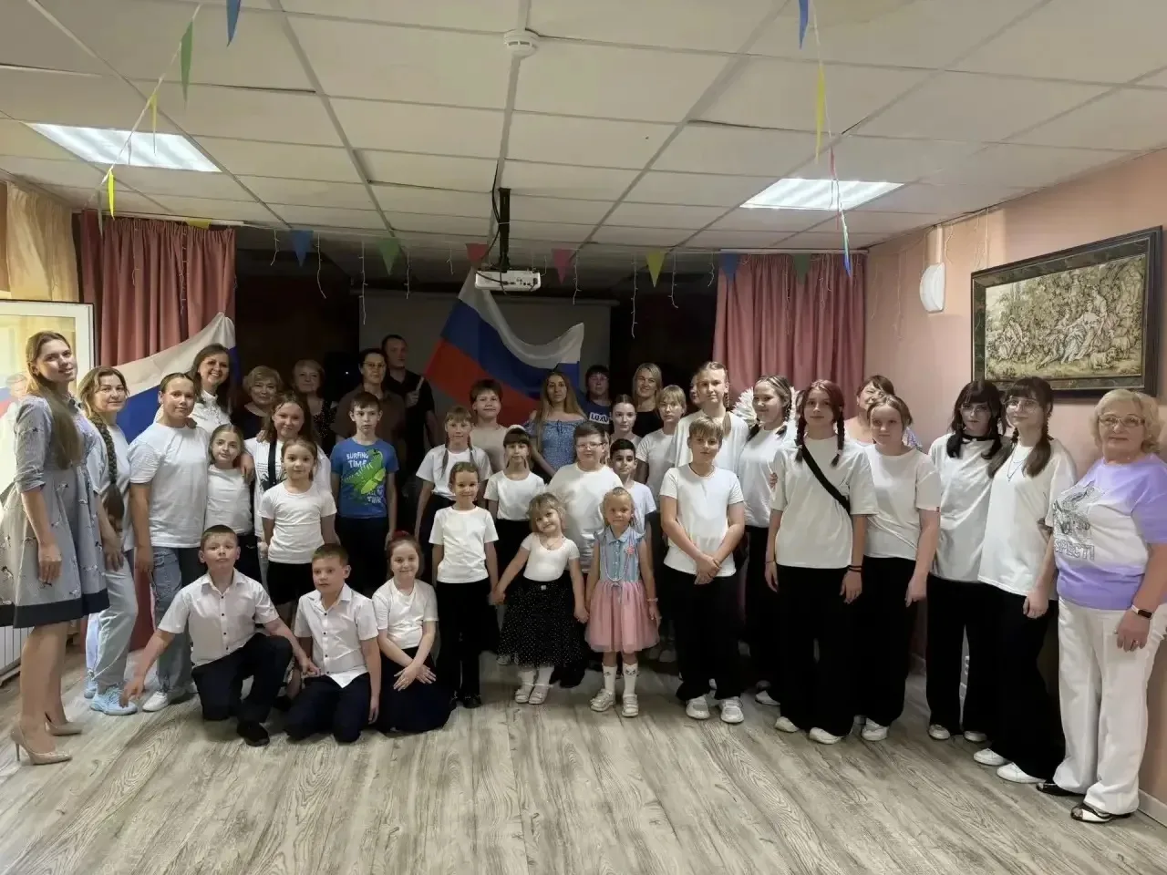 С Днём России! 

Вчера в Доме культуры посёлка Тепличный прошёл по-настоящему яркий, тёплый и торжес