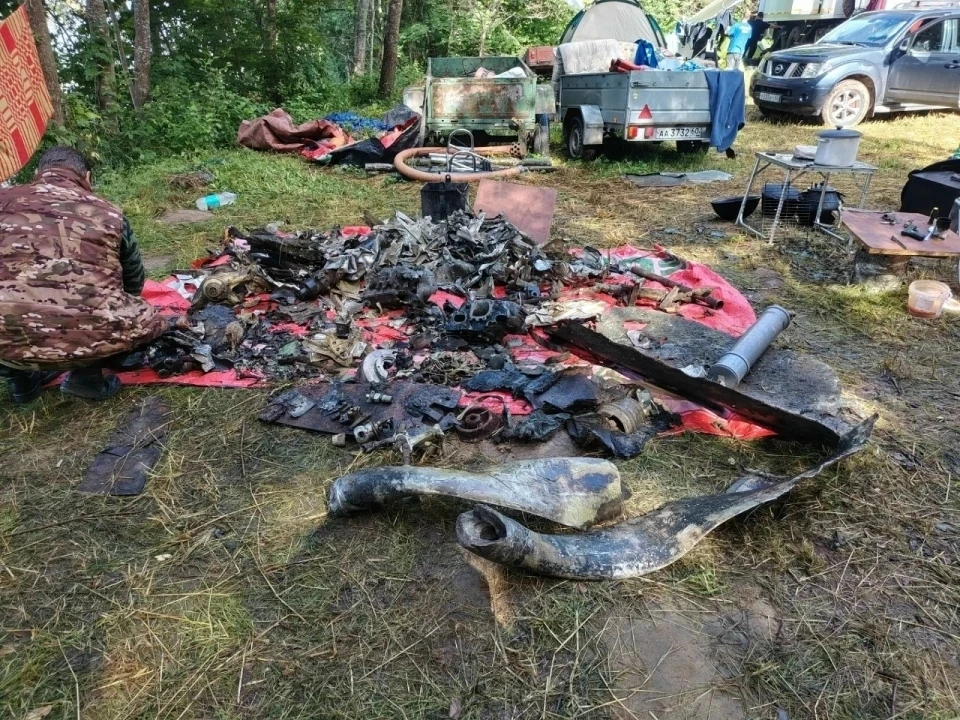 В Псковской области со дна озера Большой Иван подняли фрагменты бомбардировщика Пе-2 вр...