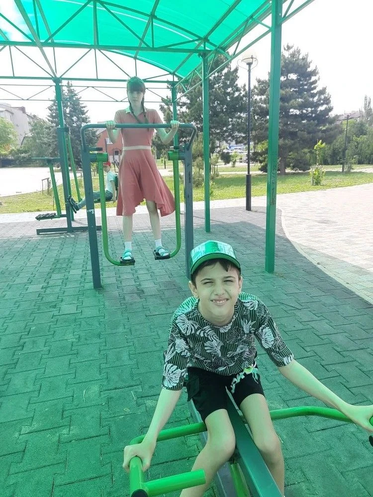 ☀️ Лето без лишних нагрузок, но с пользой для здоровья!
Многие считают, что лето в жизни ребёнка — э