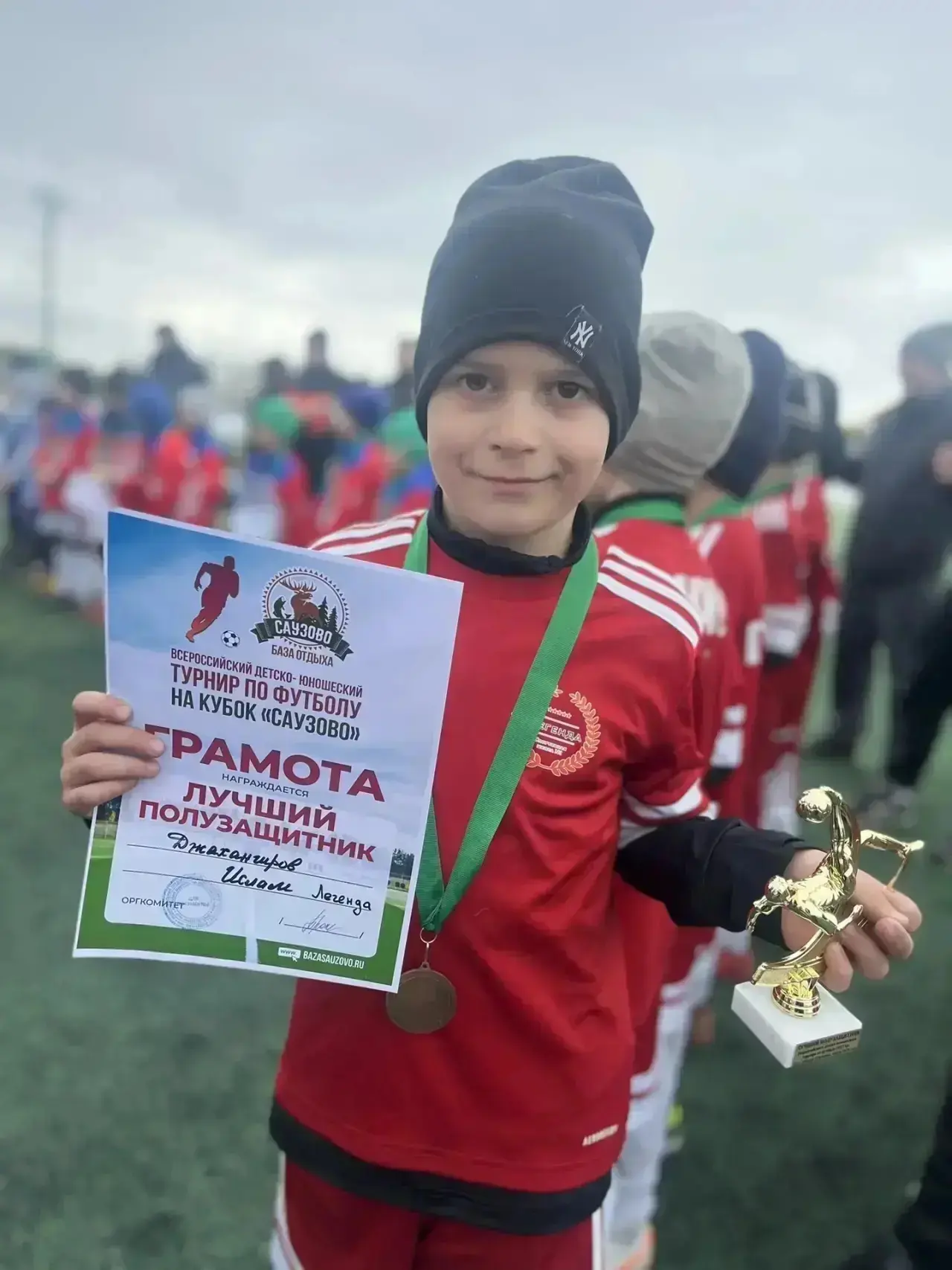 Наш футбольный вундеркинд! ⚽️🏆  Ученик 1 «А» класса Джахангиров Ислам вернулся с серьезными трофеями