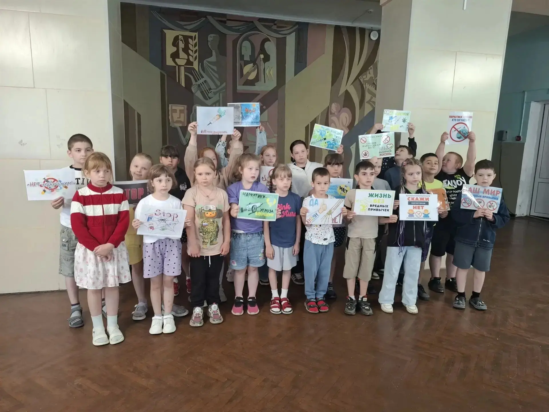 День шестнадцатый 
🌈 🥇🥈🥉Награждаем участников конкурса рисунков 🎨 "Война  глазами детей". Это П