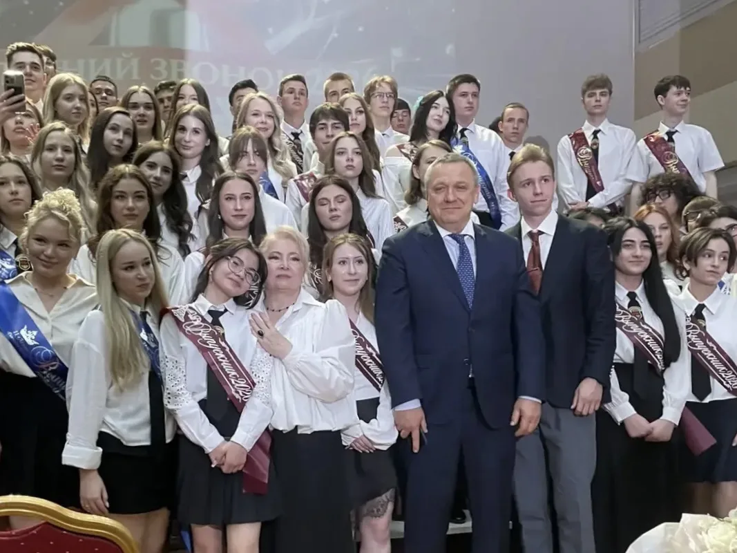 Дорогие выпускники, учителя, родители!