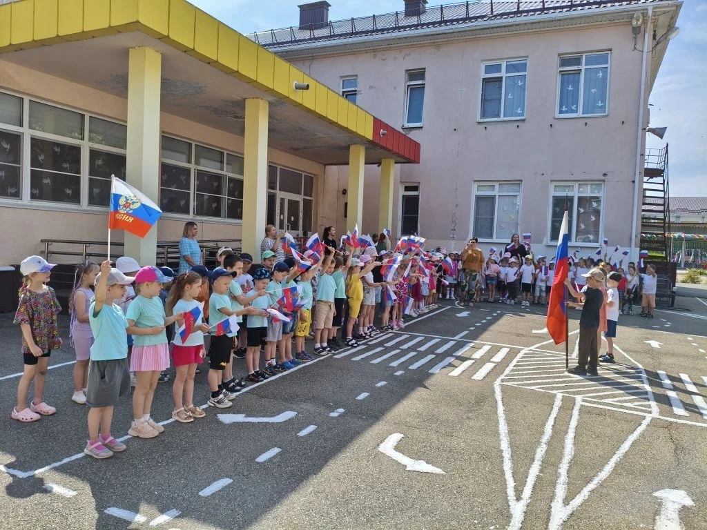 В преддверии Дня России  группе  инструктор по физической культуре  совместно с воспитателями старши