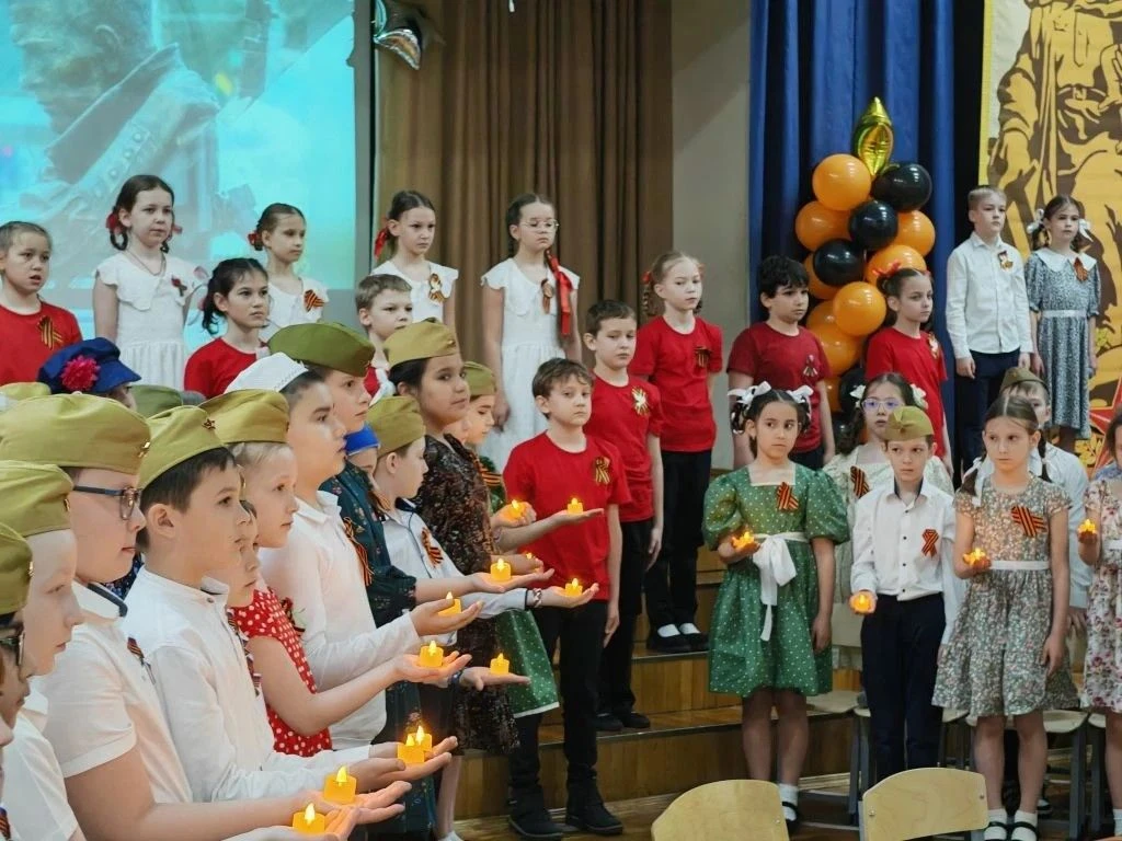 🕊 Сердцем к подвигу: Литературно-музыкальная композиция в честь 9 Мая  В преддверии 9 Мая во втором 