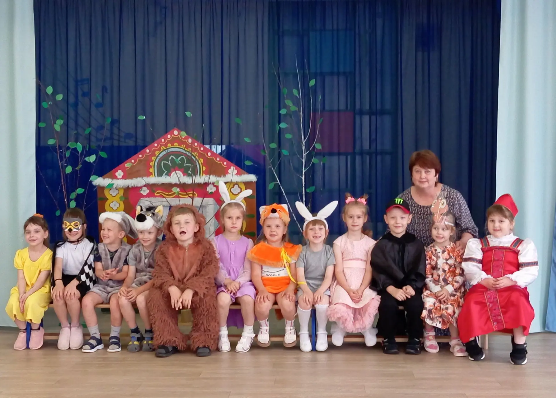 Ура! Ура! Ура! Сегодня мы — артисты! 🎉🐰
В нашем детском саду  прошла премьера сказки «Непослушные 