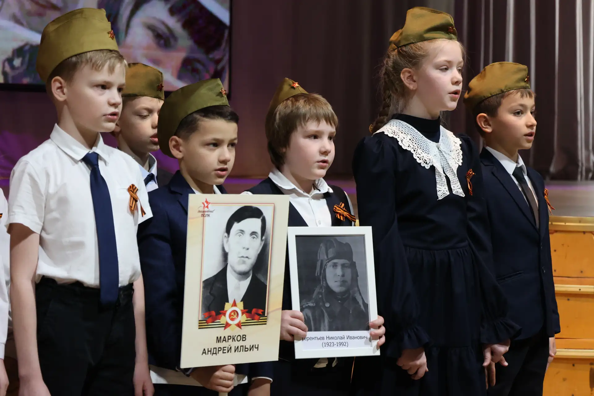✨ В рамках патриотической недели, приуроченной ко Дню Победы, ученики 3 «Д» класса вместе с классным