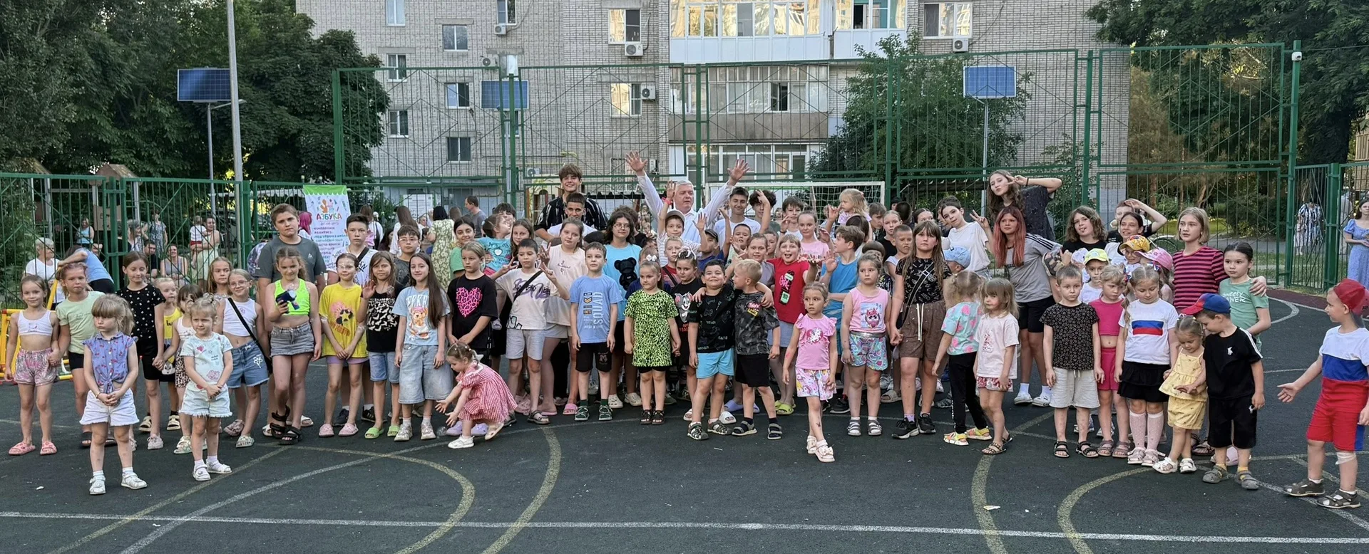 Ребята, которые проводят каникулы дома, тоже не остаются без внимания.