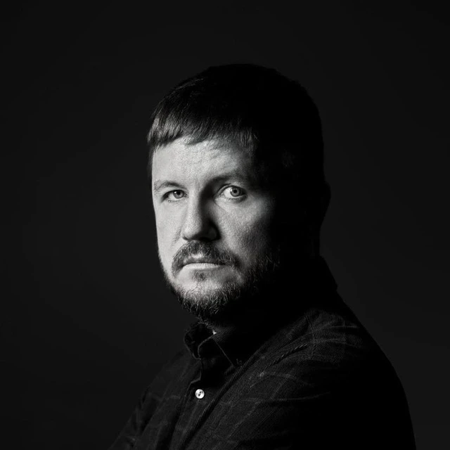 Меня зовут Александр Кравцов. 

Я создаю и помогаю реализовывать крупнейшие российские и международн