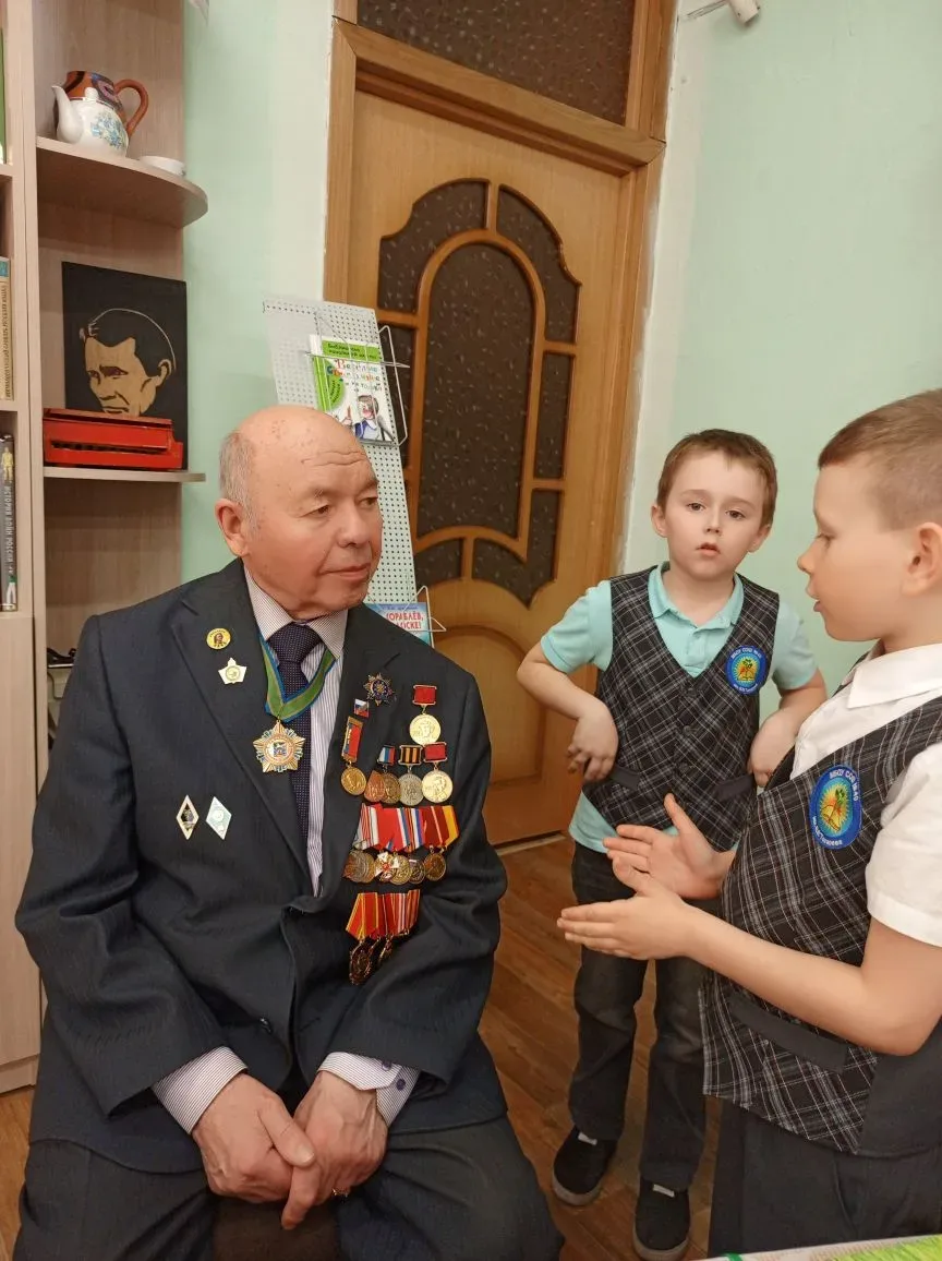 ✨ Вдохновляющая встреча с детским писателем ✨ 🤲 В нашей школе продолжается профориентационный месяц,