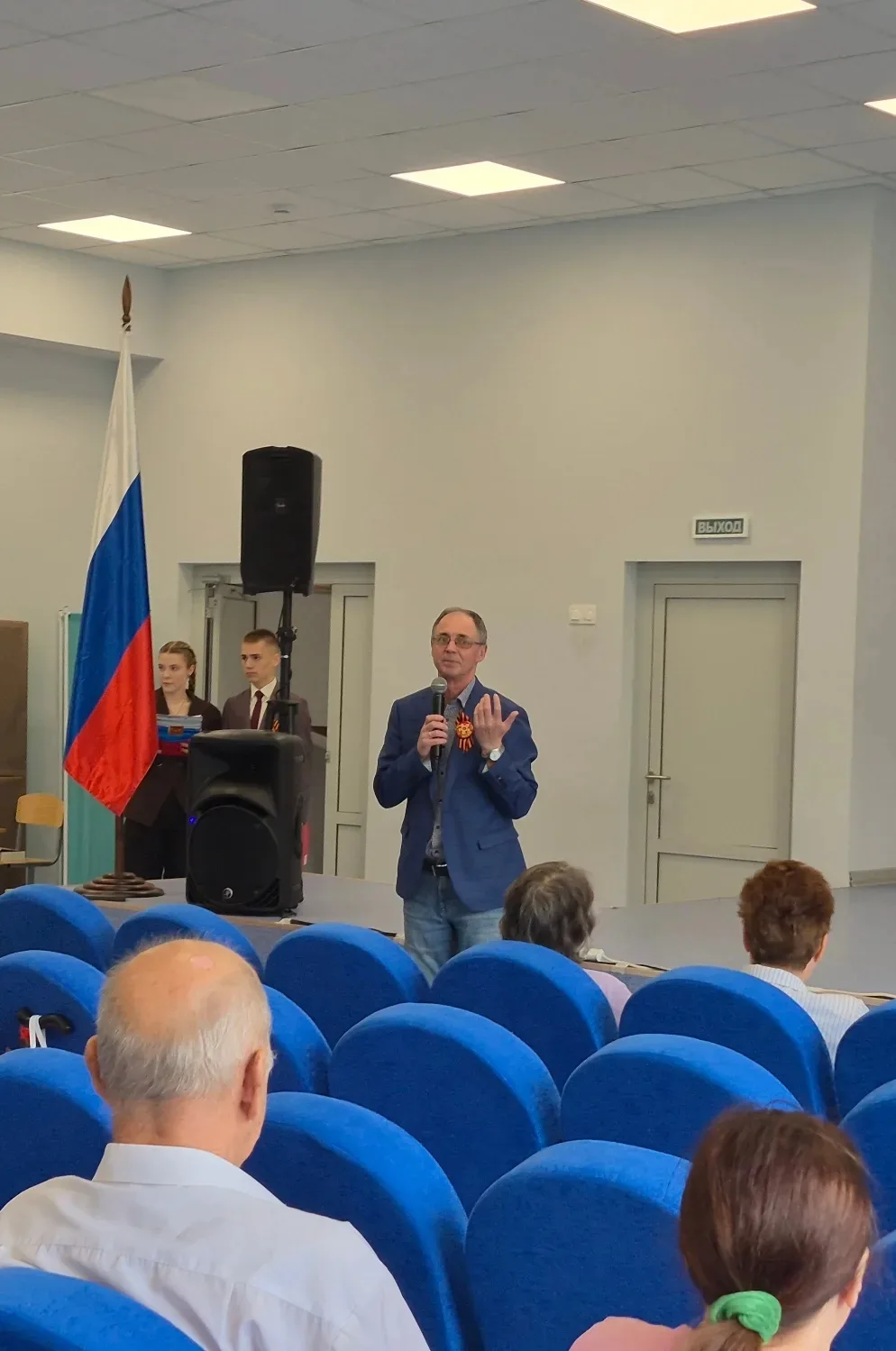 « Праздник со слезами на глазах».  Сегодня, 8 мая, в «Школе современного образования» прошел праздни