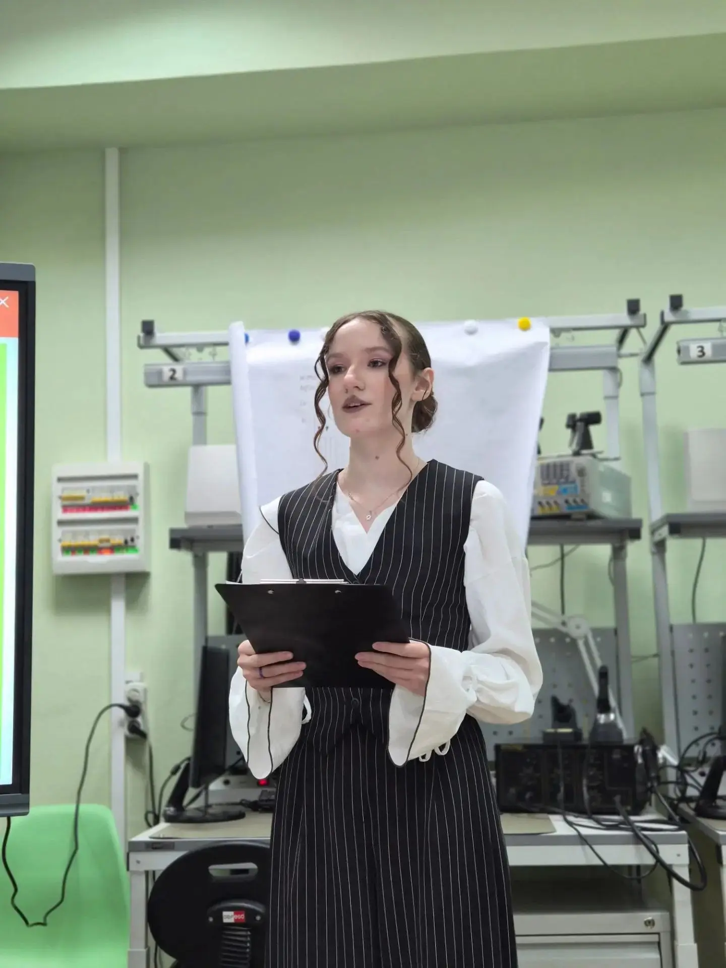 🚀 Будущее электроники уже здесь — выпускники Калужского техникума электронных приборов!

🔬Ребята п
