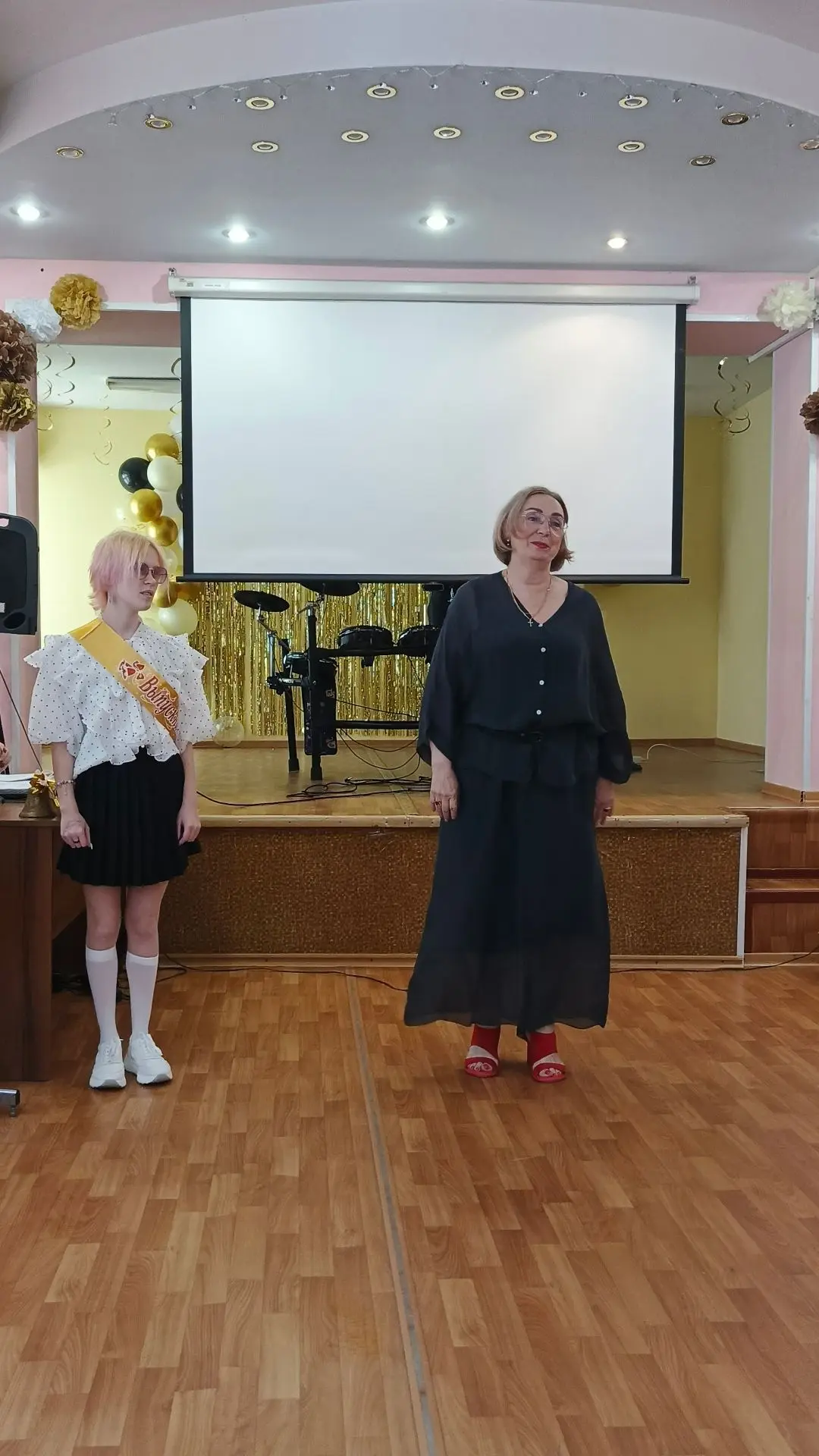 Не обошлось такое важное мероприятие как «Последний звонок» без торжественной части🔥. ...