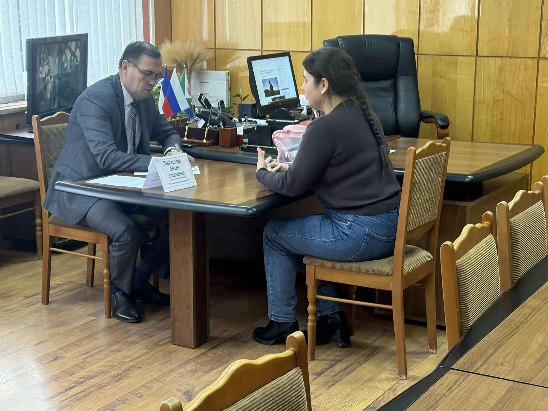 Провёл приём граждан. Первым вопросом стало стимулирование медицинского работника. Подр...