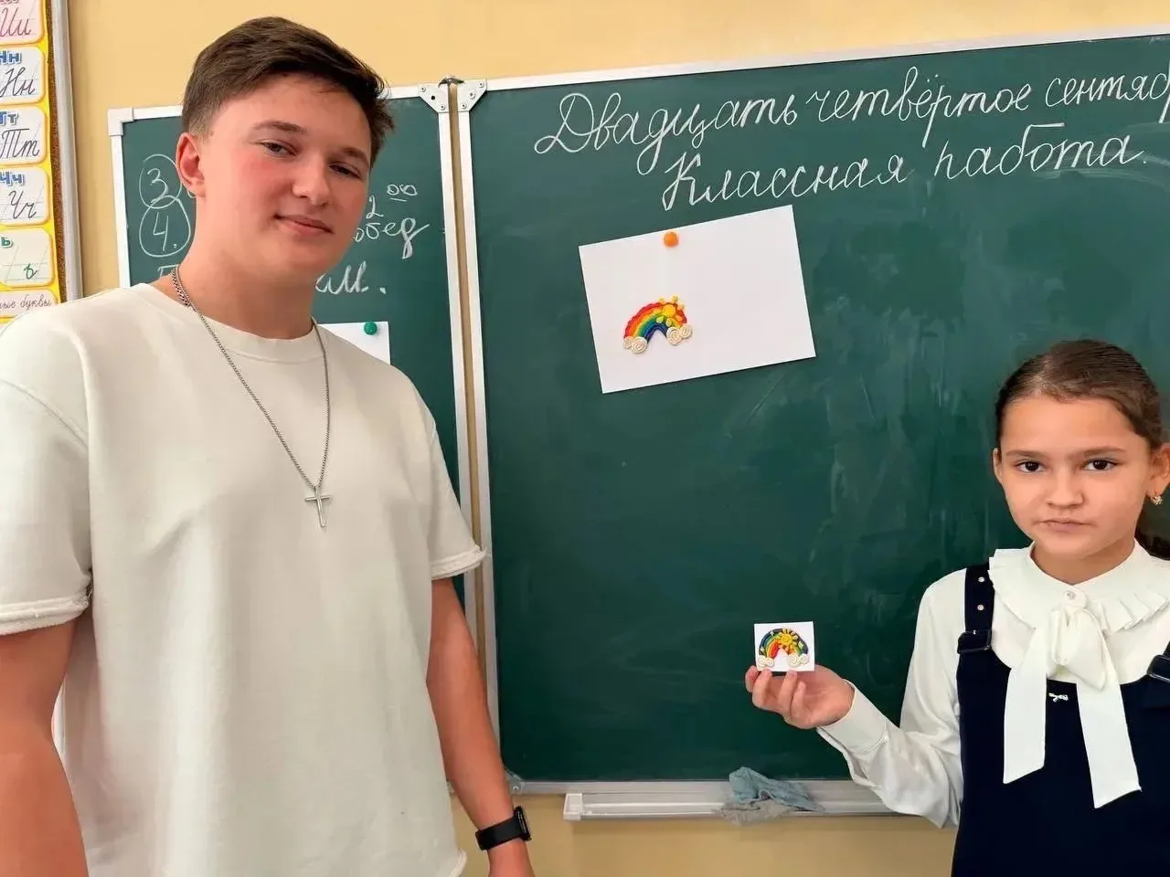 🌈 Старшеклассники провели урок творчества для младших школьников! 🌈