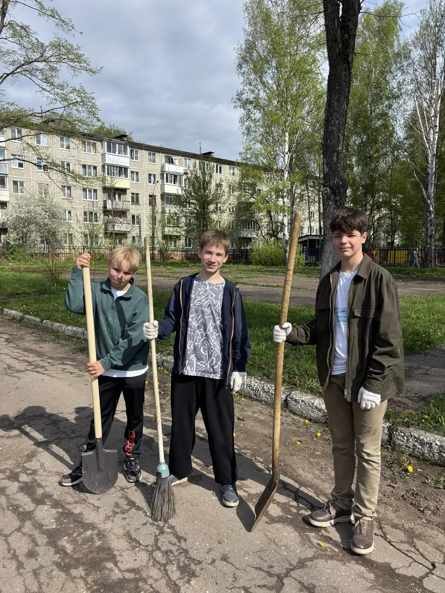 🤝 КОМАНДА ГИМНАЗИИ в деле: участвуем в «Зелёной весне ‑ 2026»! 🌱   ☀Тёплый майский день стал отличны