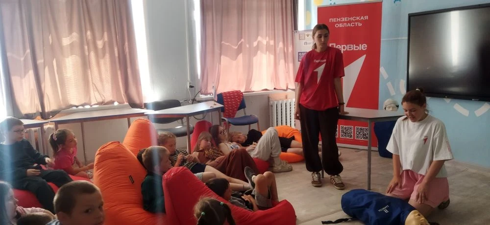 Активисты Движения Первых Ксения Колосова и Арина Швагрева провели для воспитанников 3 ...