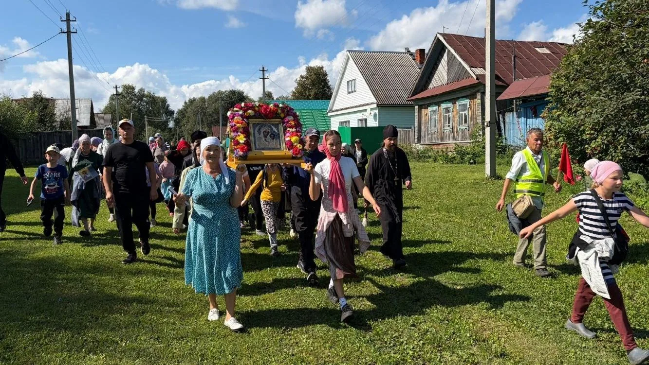 По окрестностям села Арино в Моркинском районе прошёл детский крестный ход