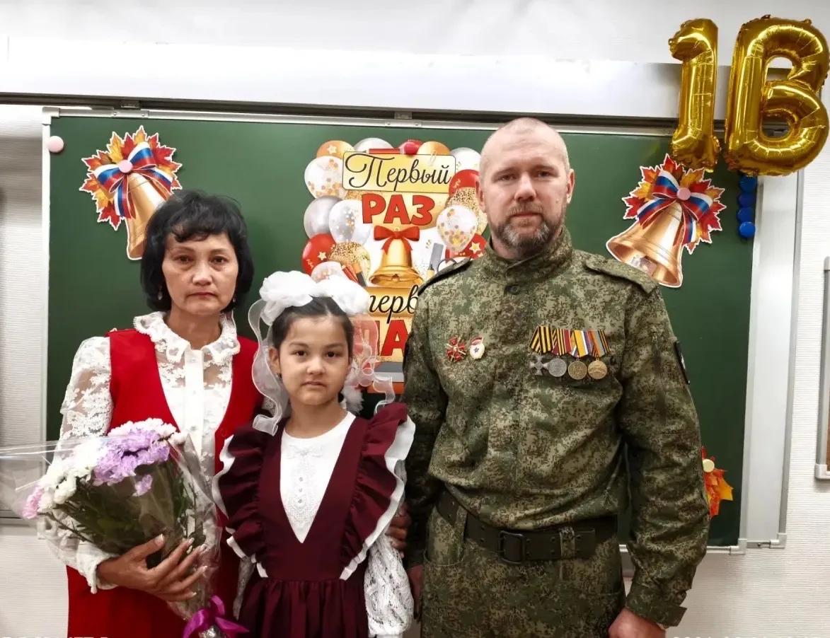 В День знаний в школах Ямала прошли патриотические акции с участием ветеранов СВО