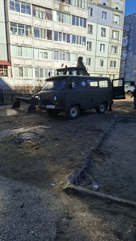 🛠Продолжаются работы по замене внутриквартальных водопроводных ветхих сетей  по ул. Тентюковская, д.
