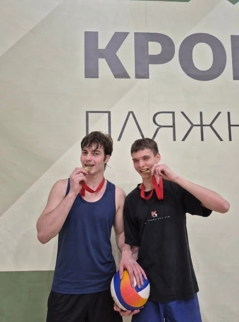 Золотая новость с песка! 🏐🔥

16 мая наши парни из мужской сборной зажгли на турнире по пляжному во