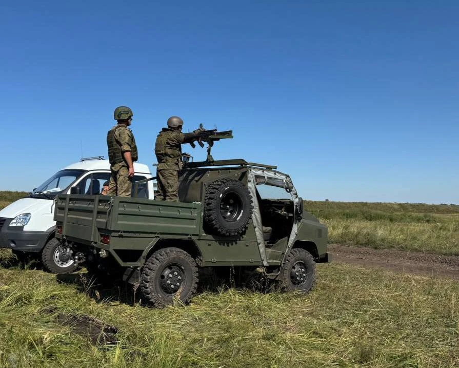 Добровольцы отряда «БАРС-55» продолжают оттачивать военные навыки под руководством опыт...