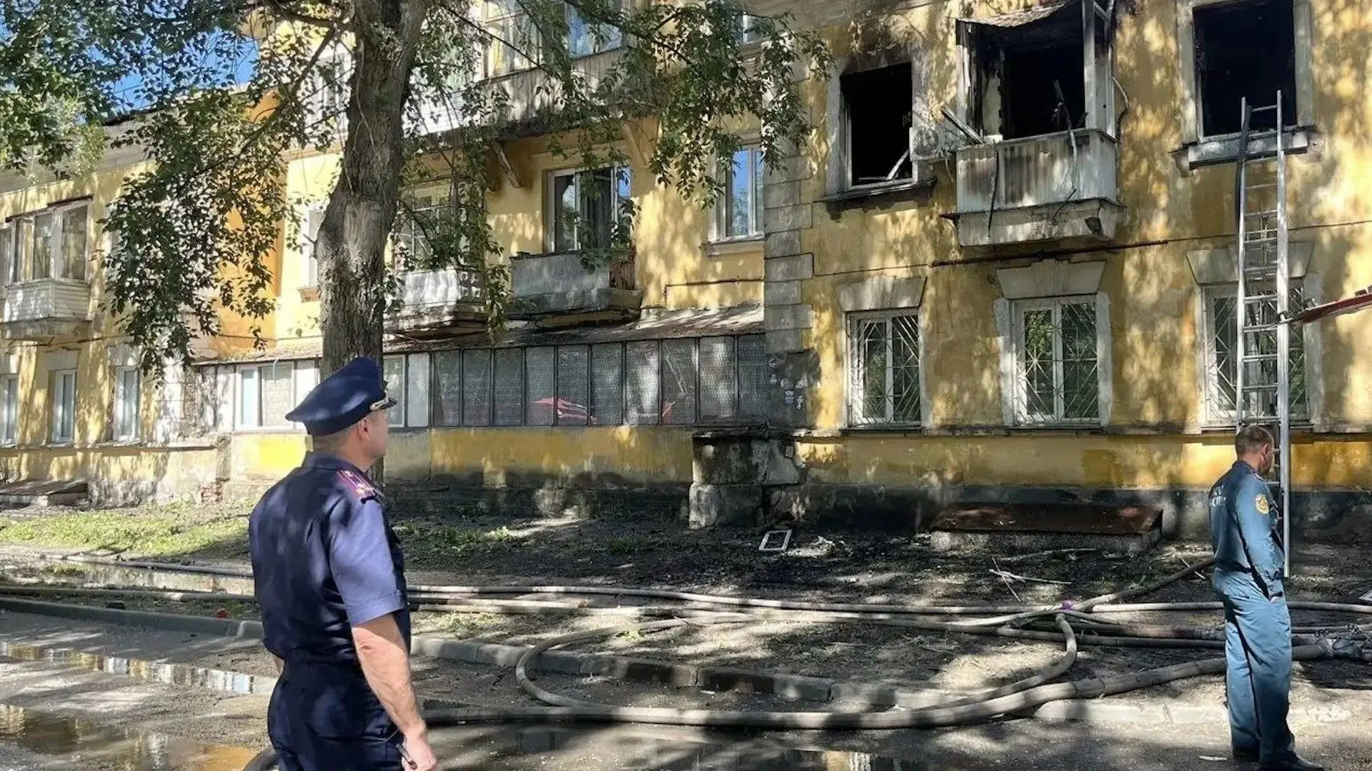 Взрыв газа, предварительно, стал причиной пожара в новосибирской двухэтажке.

Дом подключен к трубам