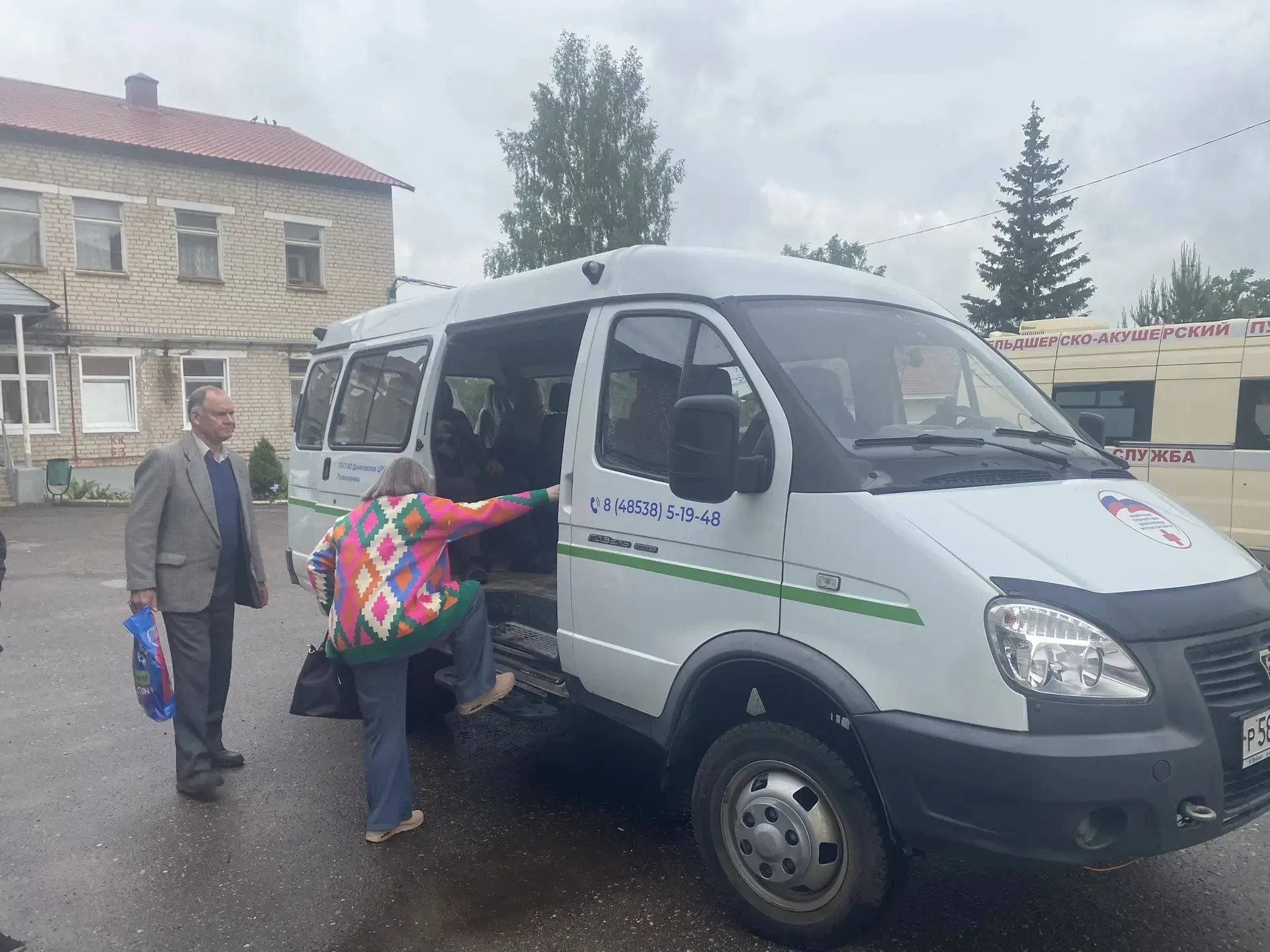 Медицинские шаттлы продолжают работу: маршрут к областному кардиологу🚐

Напомним, что медицинские ш