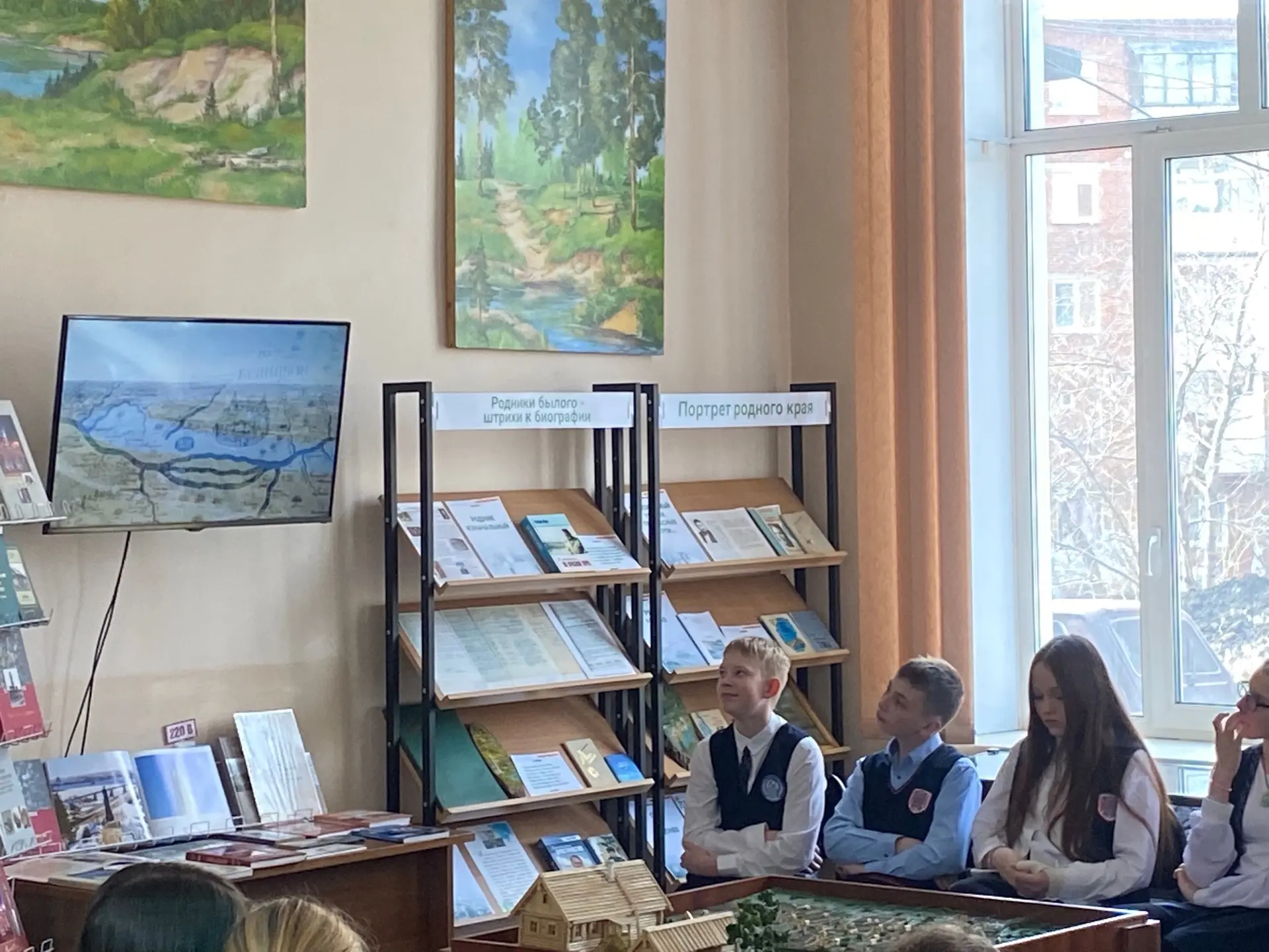 ИСТОРИЧЕСКИЙ ЧАС «ИССЛЕДУЙ КЕМЕРОВО»  🔎 В библиотеке им. Г.Е. Юрова состоялось торжественное открыти