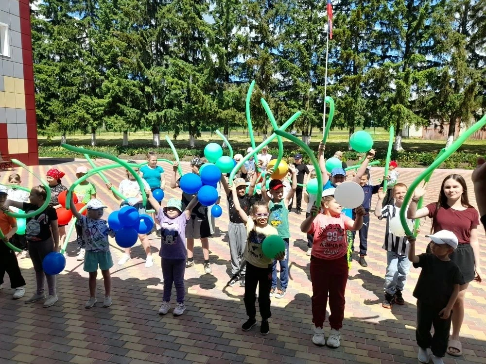 ☀️ Сегодня состоялось яркое и запоминающееся открытие нашего пришкольного лагеря «Улыбка».