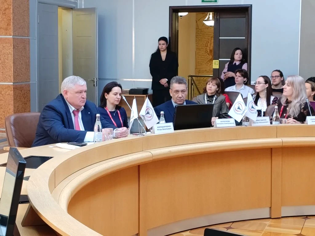 Сегодня в научной библиотеке им. Н.К. Крупской открылся Форум терапевтов Приволжского ф...