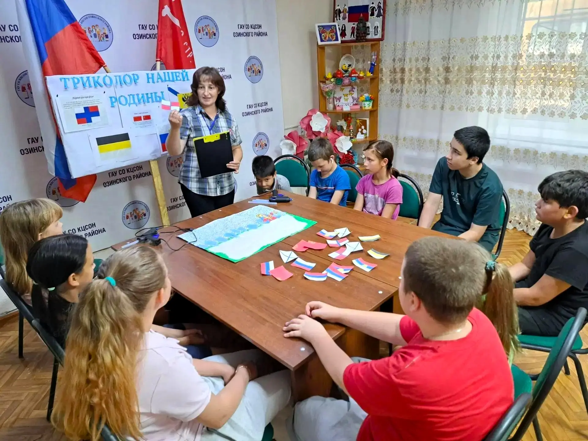 Краски нашей Родины в детских ладошках