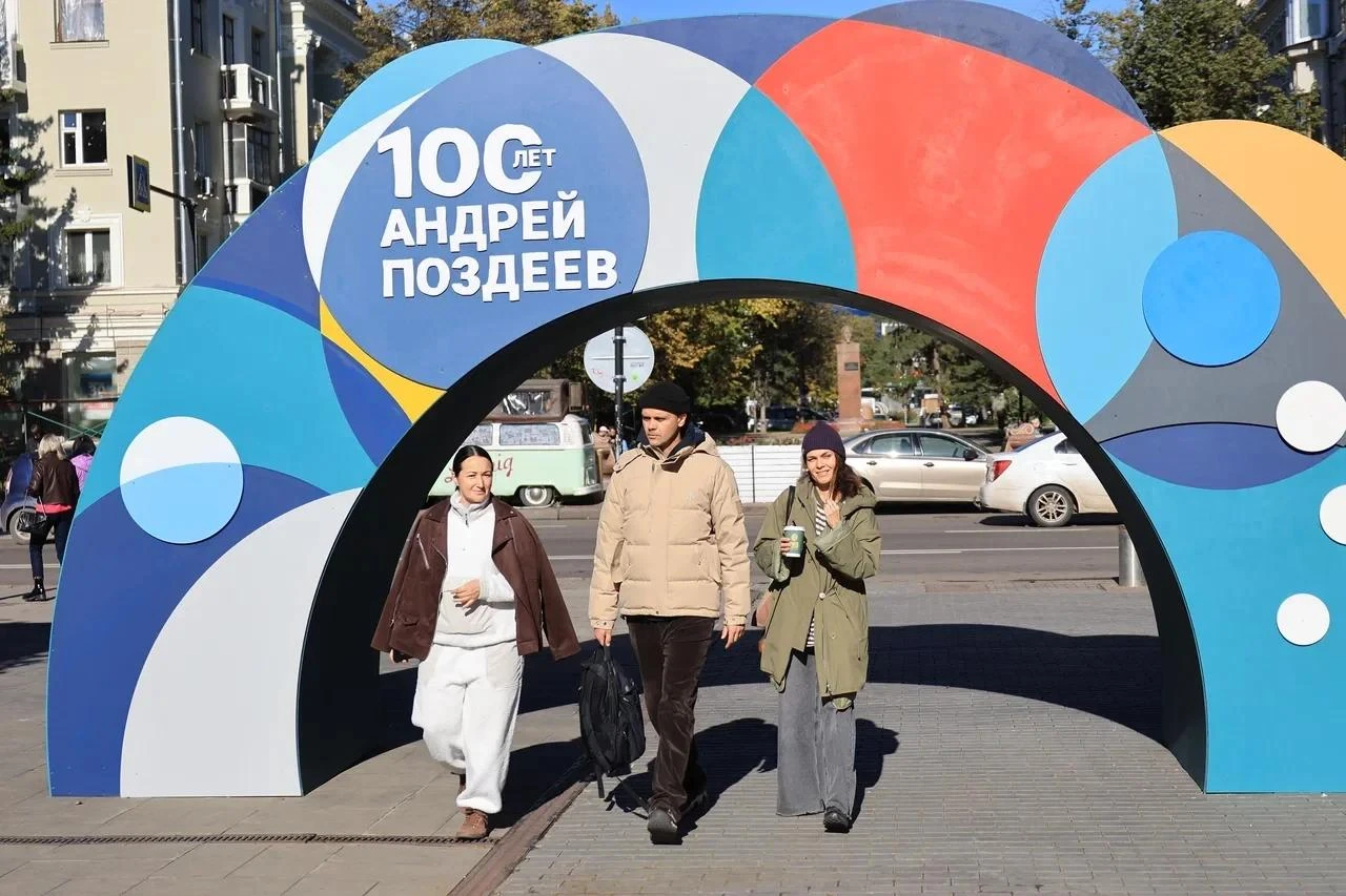 В Красноярске открылась масштабная уличная экспозиция «Волшебный мир мастера»