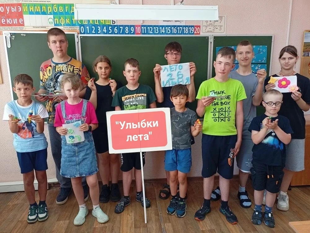 "Улыбки лета" так назывался мастер-класс, который провели воспитатели для воспитанников детского лаг