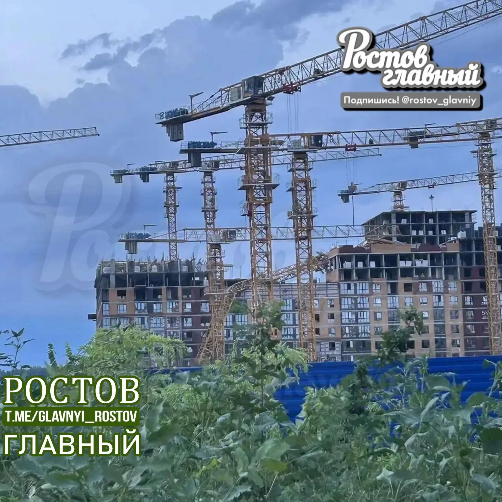 😐 Кран упал на территории аэропорта