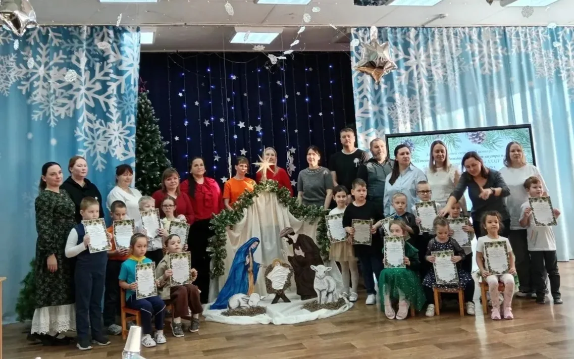Сегодня, на базе БМАДОУ "Детский сад №18", прошёл муниципальный семейный конкурс "Путешествие в Рожд